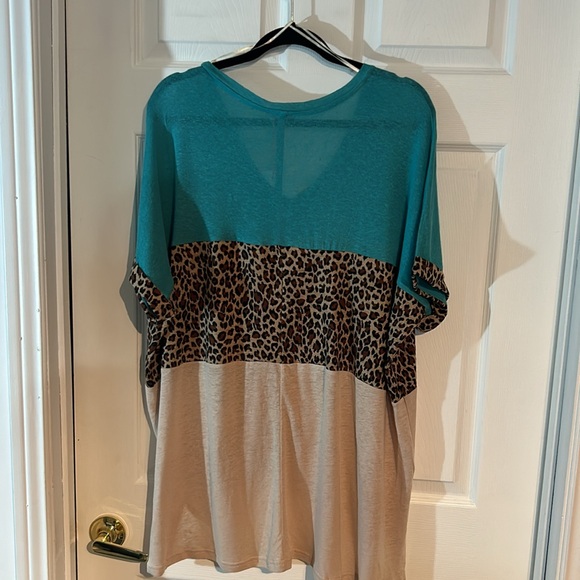NWT Umgee Oversized Medium Blue/Leopard/cream Linen Blend Short Sleeve Shirt - Picture 3 of 9
